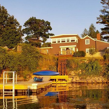 Family Cottage On Chaumont Bay, Walk To Downtown Exterior photo