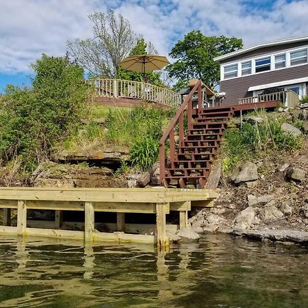 Family Cottage On Chaumont Bay, Walk To Downtown Exterior photo