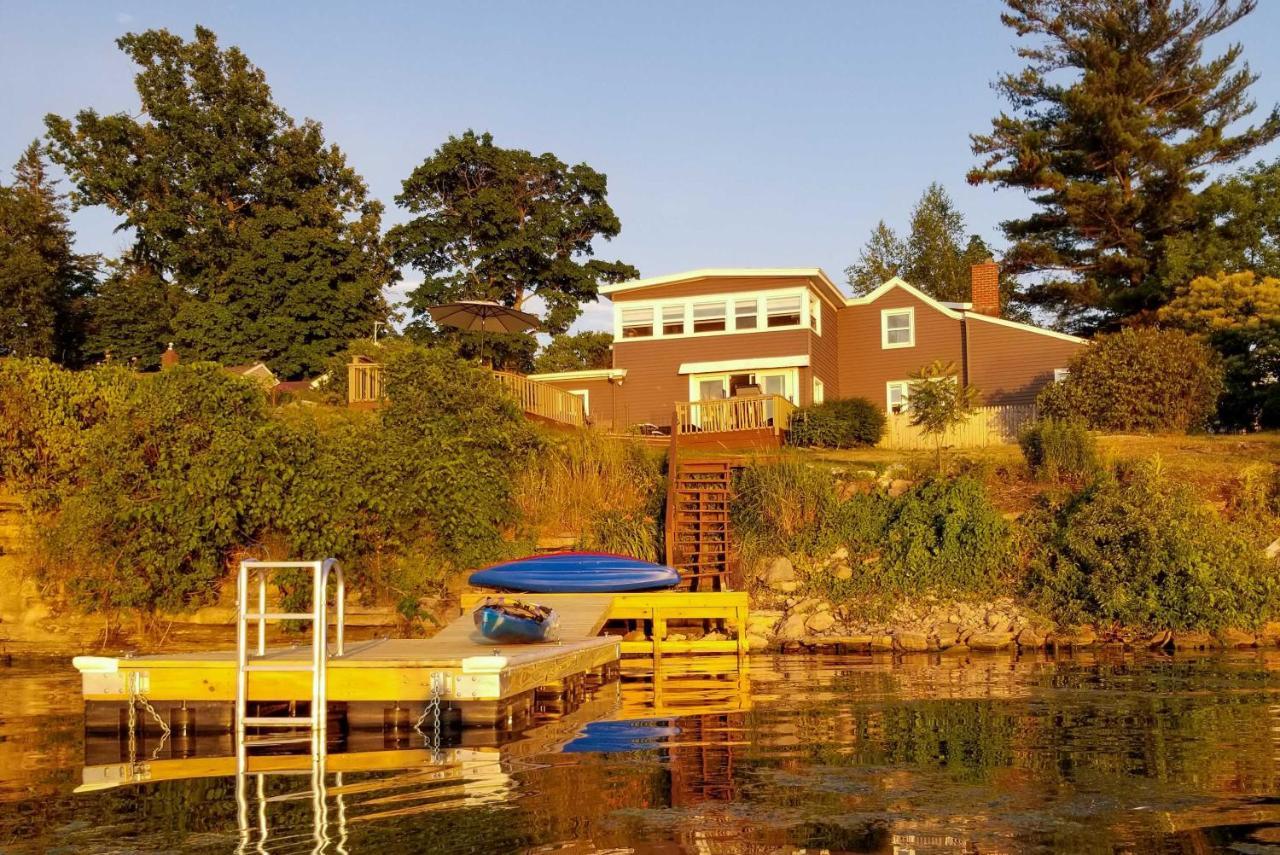 Family Cottage On Chaumont Bay, Walk To Downtown Exterior photo