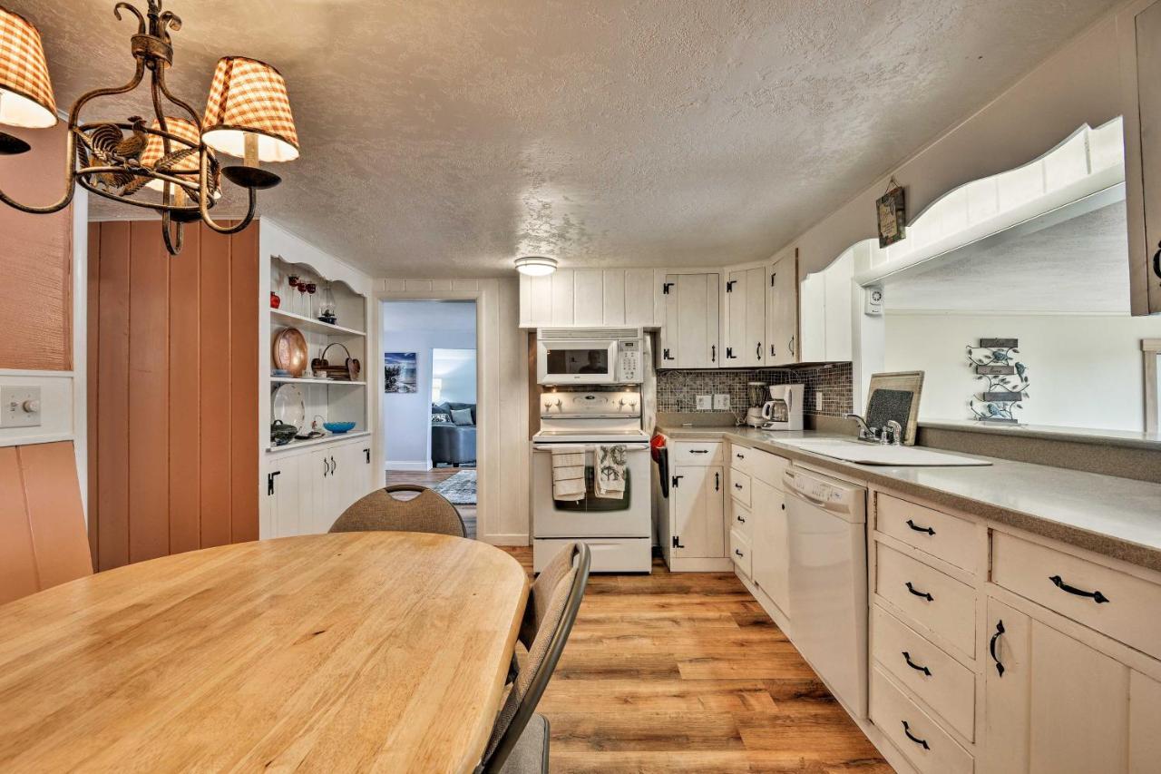 Family Cottage On Chaumont Bay, Walk To Downtown Exterior photo