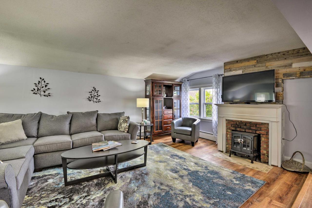 Family Cottage On Chaumont Bay, Walk To Downtown Exterior photo