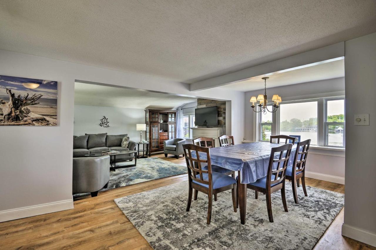 Family Cottage On Chaumont Bay, Walk To Downtown Exterior photo
