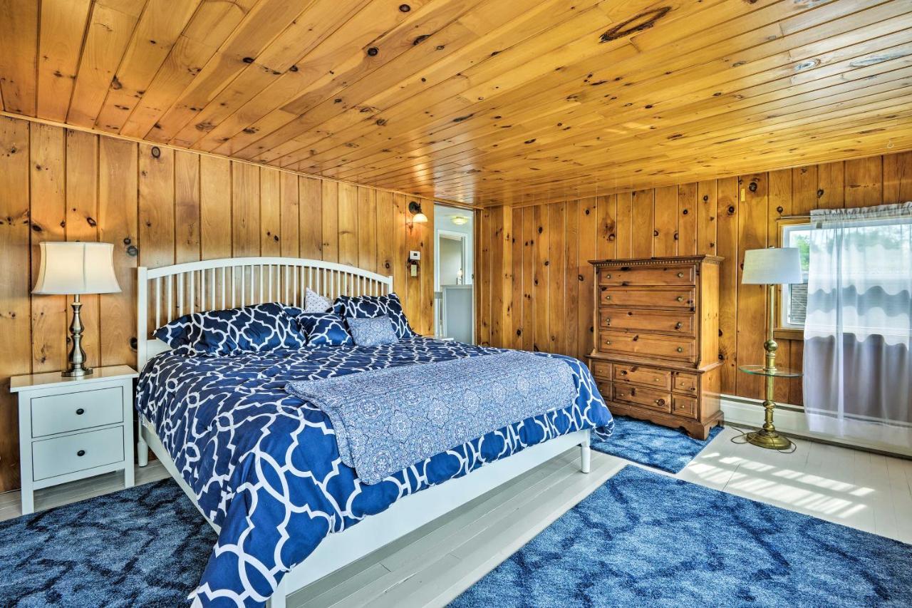 Family Cottage On Chaumont Bay, Walk To Downtown Exterior photo