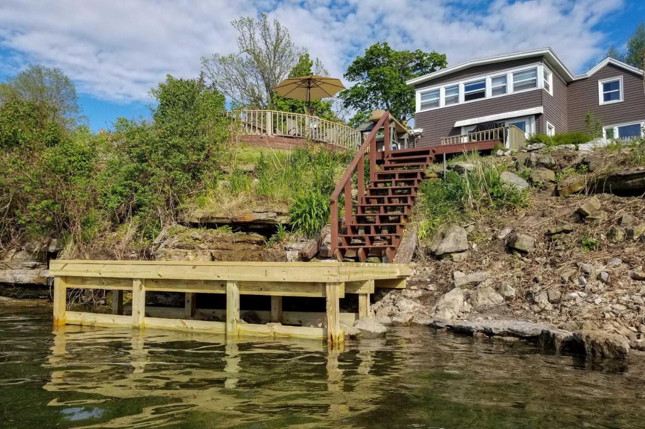 Family Cottage On Chaumont Bay, Walk To Downtown Exterior photo